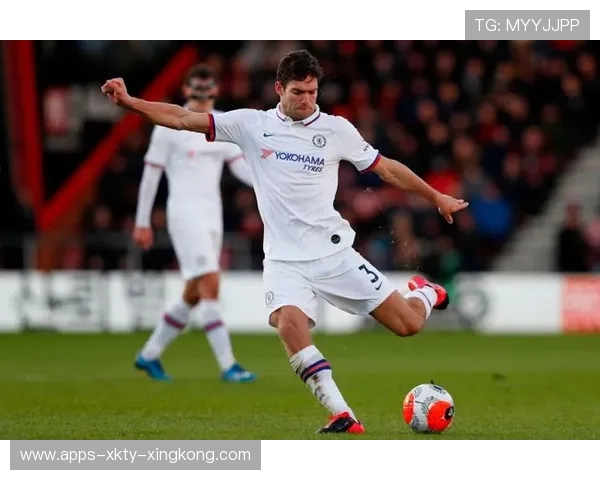 切尔西中后场的断球后快速推进直接形成得分