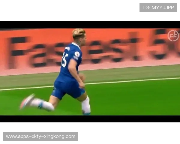 切尔西抢断后迅速推进，穆德里克劲射打高