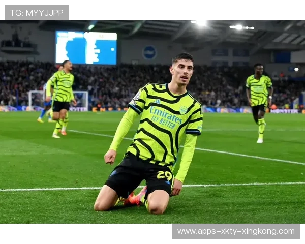 阿森纳哈弗茨前插头球形成极致力量展现：场上风暴与日常训练的力量跃迁